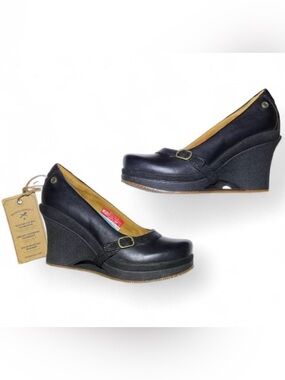 Mozo Black Wedge Heels